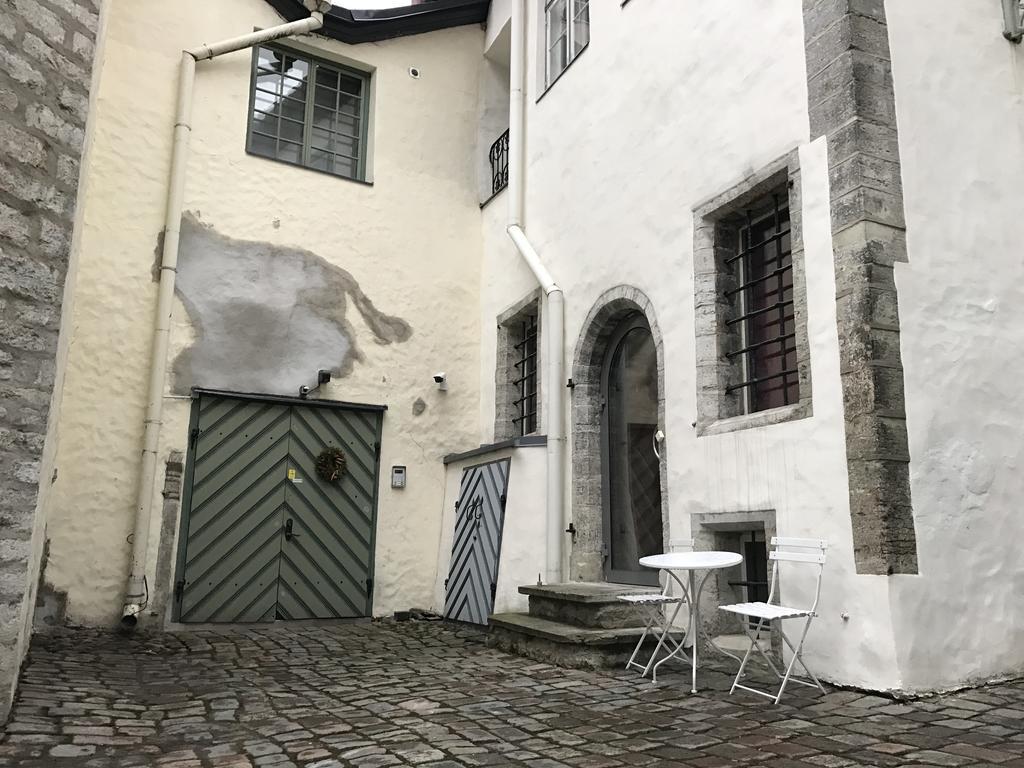 Old Bishop'S House Appartement Tallinn Buitenkant foto