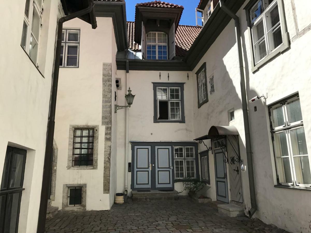 Old Bishop'S House Appartement Tallinn Buitenkant foto